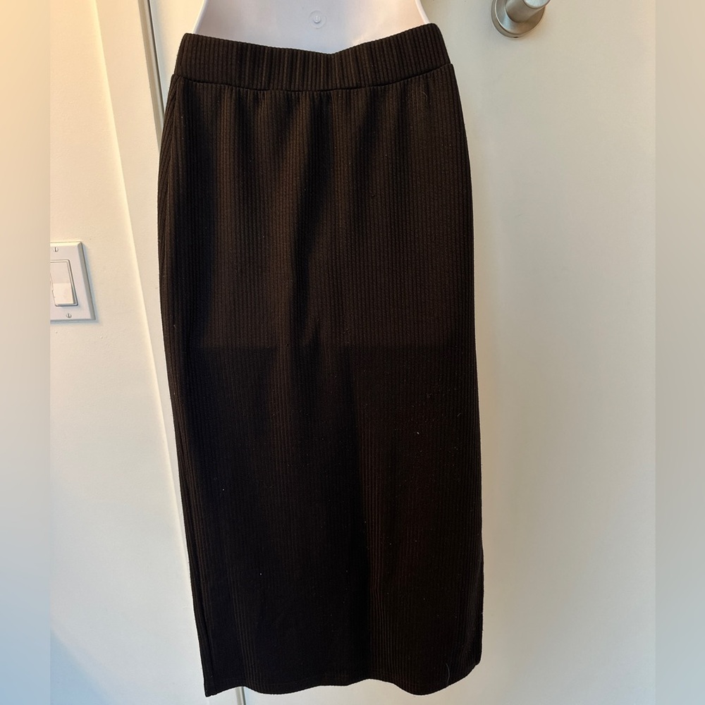Elegant Black Pencil Skirt - Picture 4 of 6